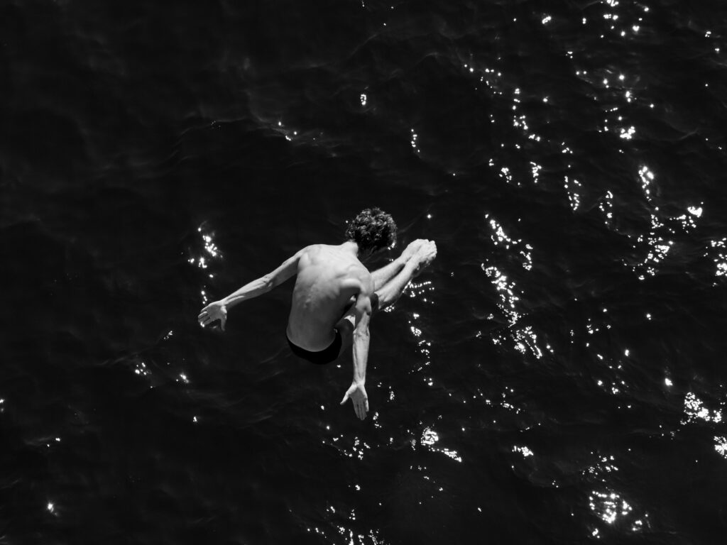 cliff diving Mostar old bridge cliff diving
