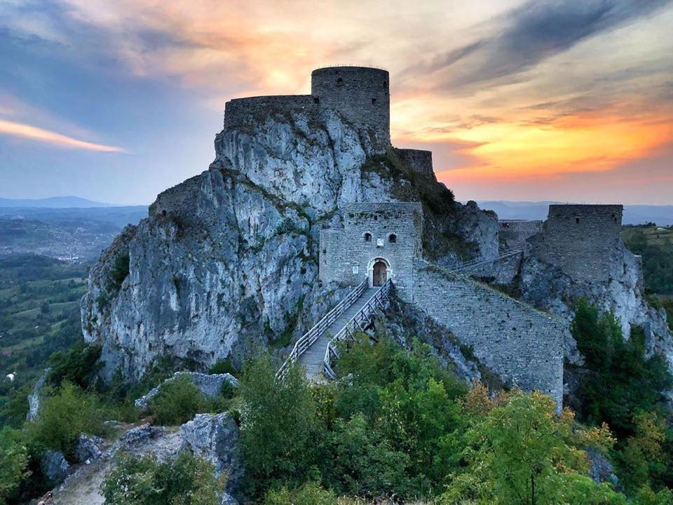 srebrenik2 Best Fortresses in Bosnia. Srebrenik Fortress medieval castle, Ostrozac Castle Una Valley, Tesanj Fortress panoramic view.